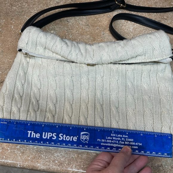 COOL VINTAGE ECRU CREAM CABLEKNIT SWEATER PURSE W/ ROLLED TOP BLACK STRAPS - Picture 4 of 9